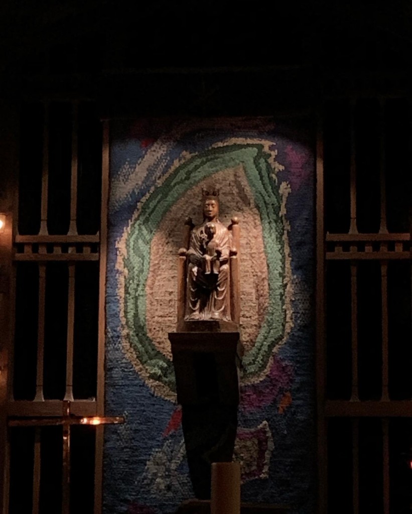 Kryptan under jord med den Svarta Madonnan