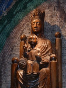 Svarta Madonnan under jord i Chartres